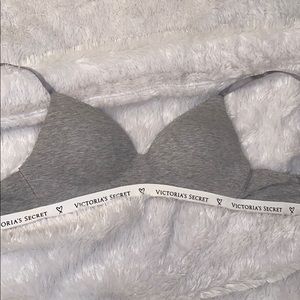 Victoria Secret grey t-shirt bra